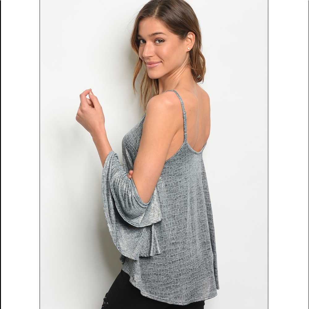New🏆HP🏆Shimmer Long bell sleeve cold shoulder